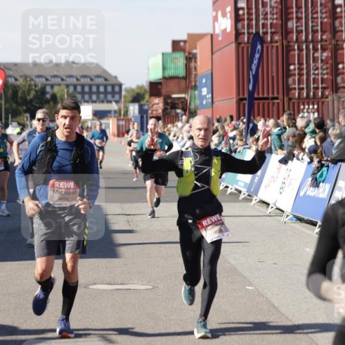 03.10.2025 - Köhlbrandbrückenlauf Jannik Wohlers http://msf.ph/oto/9124553 03.10.2025 13:06:27 Ziel 4015, 4122, 4124, 4396, 4550, 4658, 4659, 5563, 5641, 5970, 6193 meine-sportfotos.de