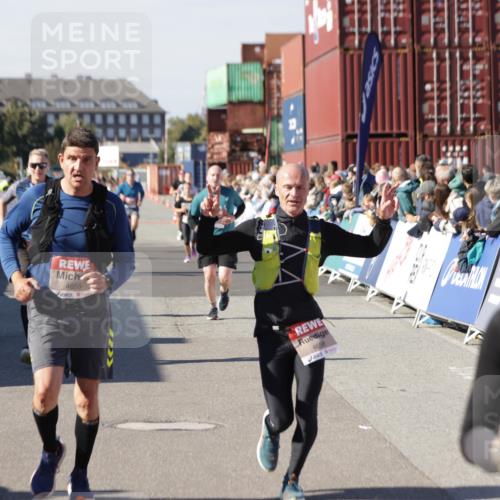 03.10.2025 - Köhlbrandbrückenlauf Jannik Wohlers http://msf.ph/oto/9124556 03.10.2025 13:06:27 Ziel 4015, 4122, 4124, 4396, 4550, 4658, 4659, 5563, 5641, 5970, 6193 meine-sportfotos.de