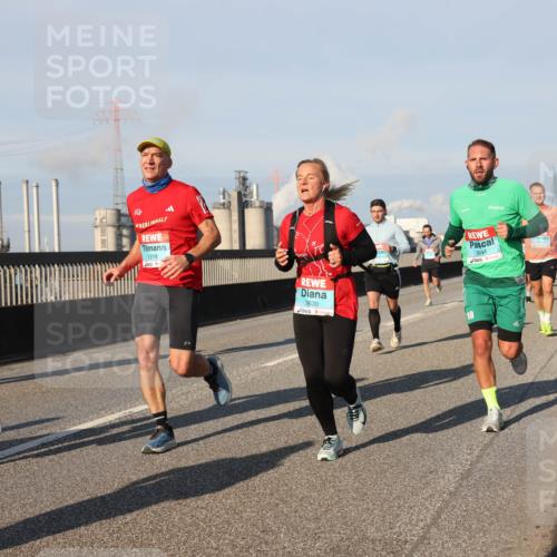 03.10.2025 - Köhlbrandbrückenlauf Lena Gebhardt http://msf.ph/oto/9124557 03.10.2025 09:45:56 Position 2 1130, 1219, 3630, 3041 meine-sportfotos.de