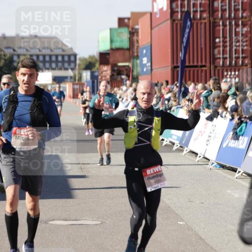 03.10.2025 - Köhlbrandbrückenlauf Jannik Wohlers http://msf.ph/oto/9124559 03.10.2025 13:06:27 Ziel 4015, 4122, 4124, 4396, 4550, 4658, 4659, 5563, 5641, 5970, 6193 meine-sportfotos.de