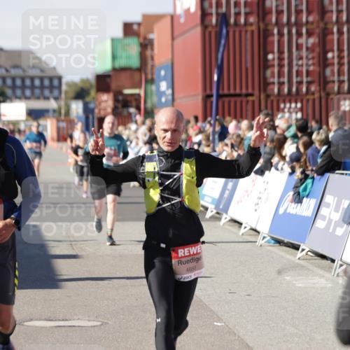 03.10.2025 - Köhlbrandbrückenlauf Jannik Wohlers http://msf.ph/oto/9124568 03.10.2025 13:06:27 Ziel 4015, 4122, 4124, 4396, 4550, 4658, 4659, 5563, 5641, 5970, 6193 meine-sportfotos.de