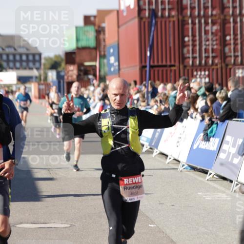 03.10.2025 - Köhlbrandbrückenlauf Jannik Wohlers http://msf.ph/oto/9124571 03.10.2025 13:06:27 Ziel 4015, 4122, 4124, 4396, 4550, 4658, 4659, 5563, 5641, 5970, 6193 meine-sportfotos.de