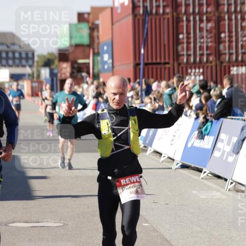 03.10.2025 - Köhlbrandbrückenlauf Jannik Wohlers http://msf.ph/oto/9124578 03.10.2025 13:06:27 Ziel 4015, 4122, 4124, 4396, 4550, 4658, 4659, 5563, 5641, 5970, 6193 meine-sportfotos.de