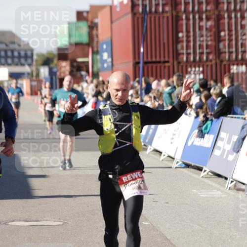 03.10.2025 - Köhlbrandbrückenlauf Jannik Wohlers http://msf.ph/oto/9124580 03.10.2025 13:06:28 Ziel 4015, 4122, 4124, 4396, 4550, 4658, 4659, 5563, 5641, 5970, 6193 meine-sportfotos.de