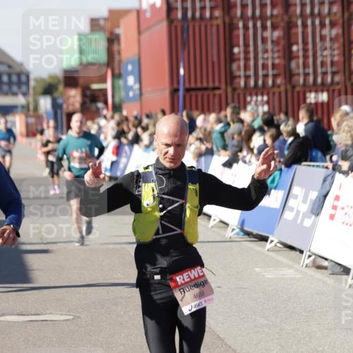 03.10.2025 - Köhlbrandbrückenlauf Jannik Wohlers http://msf.ph/oto/9124595 03.10.2025 13:06:28 Ziel 4015, 4122, 4124, 4396, 4550, 4658, 4659, 5563, 5641, 5970, 6193 meine-sportfotos.de