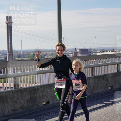 03.10.2025 - Köhlbrandbrückenlauf Michael Burmester http://msf.ph/oto/9124596 03.10.2025 13:07:48 Position 2 5905, 5904 meine-sportfotos.de