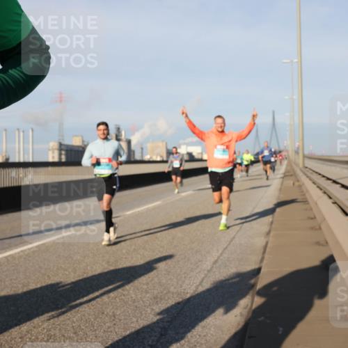 03.10.2025 - Köhlbrandbrückenlauf Lena Gebhardt http://msf.ph/oto/9124598 03.10.2025 09:45:57 Position 2  meine-sportfotos.de