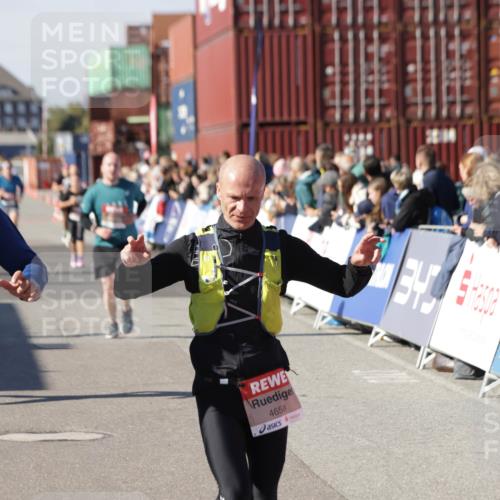 03.10.2025 - Köhlbrandbrückenlauf Jannik Wohlers http://msf.ph/oto/9124602 03.10.2025 13:06:28 Ziel 4015, 4122, 4124, 4396, 4550, 4658, 4659, 5563, 5641, 5970, 6193 meine-sportfotos.de