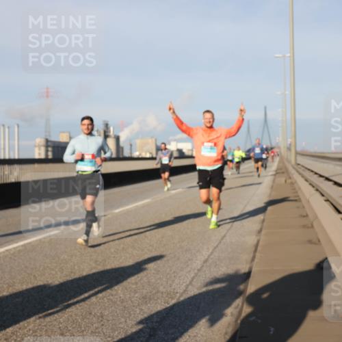 03.10.2025 - Köhlbrandbrückenlauf Lena Gebhardt http://msf.ph/oto/9124605 03.10.2025 09:45:57 Position 2  meine-sportfotos.de