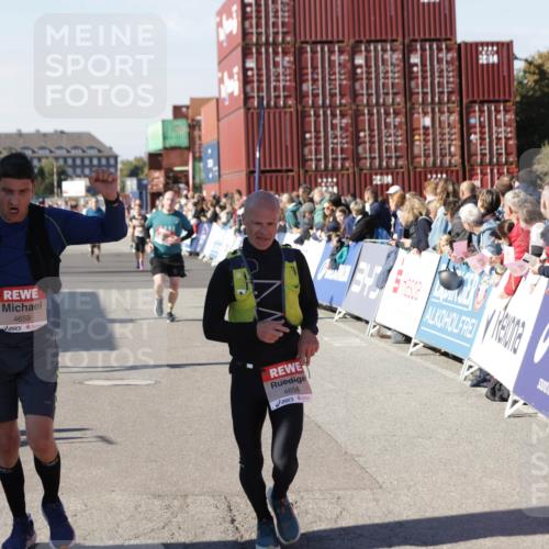 03.10.2025 - Köhlbrandbrückenlauf Jannik Wohlers http://msf.ph/oto/9124608 03.10.2025 13:06:28 Ziel 4015, 4122, 4124, 4396, 4550, 4658, 4659, 5563, 5641, 5970, 6193 meine-sportfotos.de