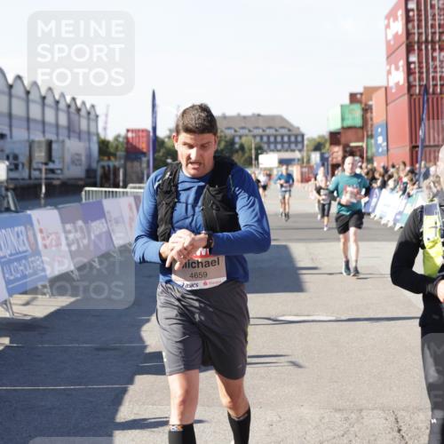 03.10.2025 - Köhlbrandbrückenlauf Jannik Wohlers http://msf.ph/oto/9124622 03.10.2025 13:06:29 Ziel 4015, 4122, 4124, 4151, 4396, 4550, 4658, 4659, 5563, 5641, 5970, 6193 meine-sportfotos.de