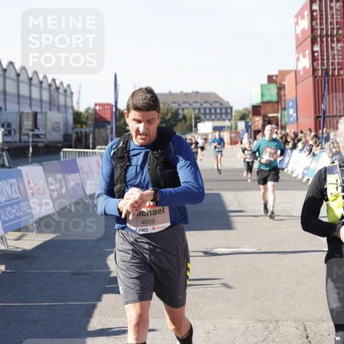 03.10.2025 - Köhlbrandbrückenlauf Jannik Wohlers http://msf.ph/oto/9124624 03.10.2025 13:06:29 Ziel 4015, 4122, 4124, 4151, 4396, 4550, 4658, 4659, 5563, 5641, 5970, 6193 meine-sportfotos.de