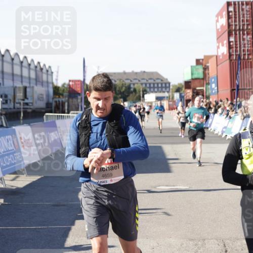 03.10.2025 - Köhlbrandbrückenlauf Jannik Wohlers http://msf.ph/oto/9124627 03.10.2025 13:06:29 Ziel 4015, 4122, 4124, 4151, 4396, 4550, 4658, 4659, 5563, 5641, 5970, 6193 meine-sportfotos.de