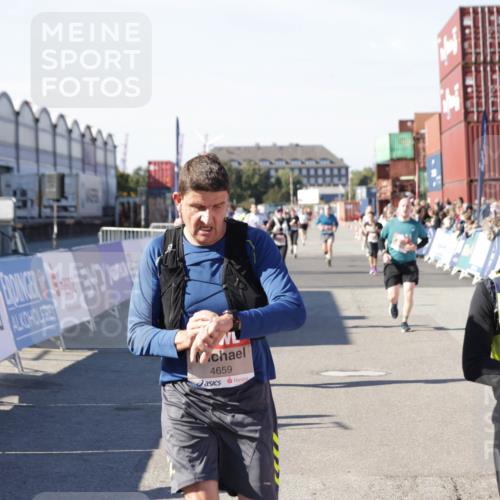 03.10.2025 - Köhlbrandbrückenlauf Jannik Wohlers http://msf.ph/oto/9124631 03.10.2025 13:06:29 Ziel 4015, 4122, 4124, 4151, 4396, 4550, 4658, 4659, 5563, 5641, 5970, 6193 meine-sportfotos.de