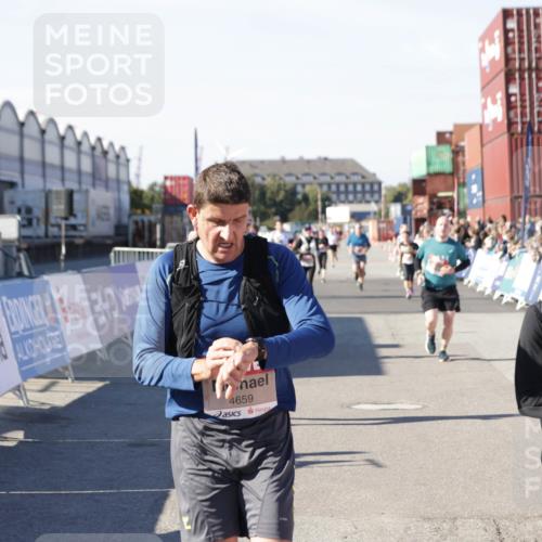 03.10.2025 - Köhlbrandbrückenlauf Jannik Wohlers http://msf.ph/oto/9124634 03.10.2025 13:06:29 Ziel 4015, 4122, 4124, 4151, 4396, 4550, 4658, 4659, 5563, 5641, 5970, 6193 meine-sportfotos.de