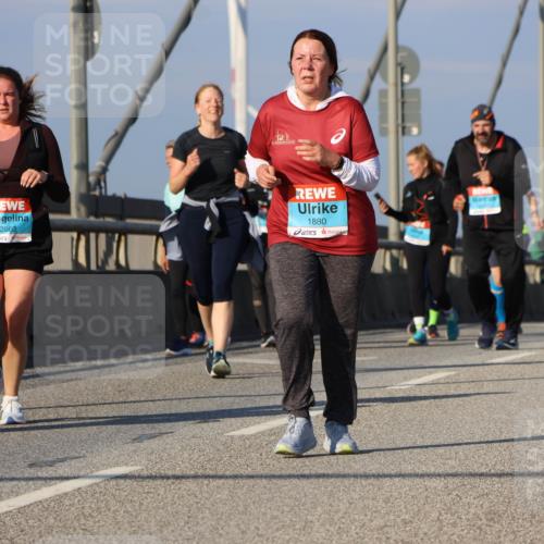 03.10.2025 - Köhlbrandbrückenlauf Strokosch-Dieckow http://msf.ph/oto/9124636 03.10.2025 10:05:40 Position 2 2860, 1880, 3571 meine-sportfotos.de