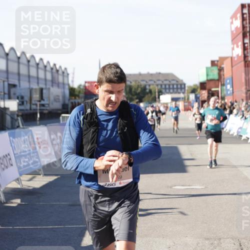 03.10.2025 - Köhlbrandbrückenlauf Jannik Wohlers http://msf.ph/oto/9124640 03.10.2025 13:06:29 Ziel 4015, 4122, 4124, 4151, 4396, 4550, 4658, 4659, 5563, 5641, 5970, 6193 meine-sportfotos.de