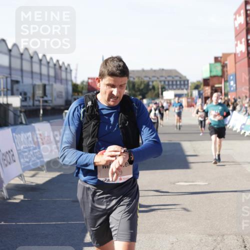03.10.2025 - Köhlbrandbrückenlauf Jannik Wohlers http://msf.ph/oto/9124643 03.10.2025 13:06:29 Ziel 4015, 4122, 4124, 4151, 4396, 4550, 4658, 4659, 5563, 5641, 5970, 6193 meine-sportfotos.de