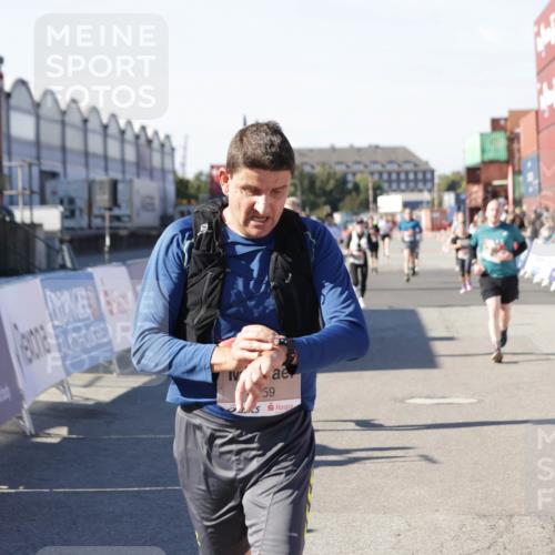 03.10.2025 - Köhlbrandbrückenlauf Jannik Wohlers http://msf.ph/oto/9124649 03.10.2025 13:06:29 Ziel 4015, 4122, 4124, 4151, 4396, 4550, 4658, 4659, 5563, 5641, 5970, 6193 meine-sportfotos.de