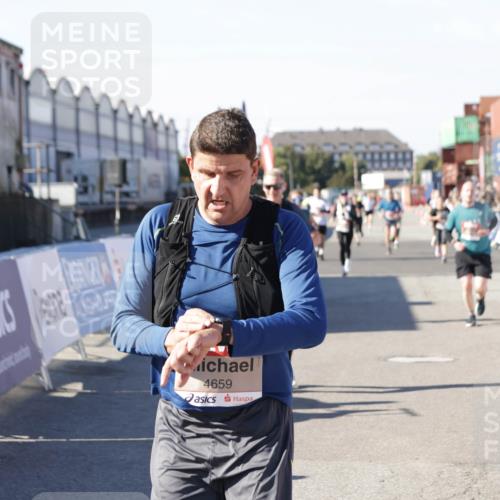 03.10.2025 - Köhlbrandbrückenlauf Jannik Wohlers http://msf.ph/oto/9124657 03.10.2025 13:06:29 Ziel 4015, 4122, 4124, 4151, 4396, 4550, 4658, 4659, 5563, 5641, 5970, 6193 meine-sportfotos.de