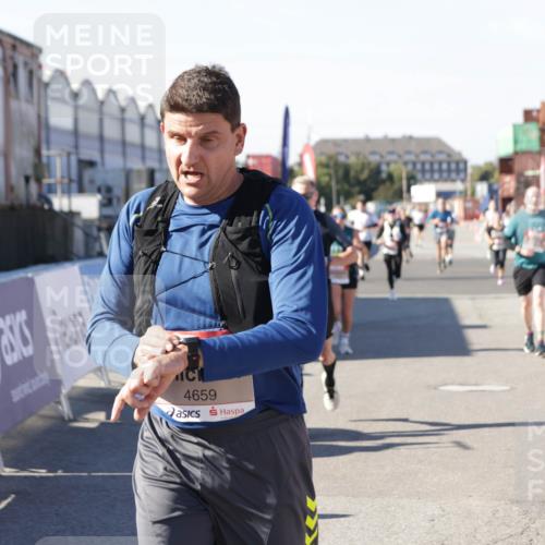 03.10.2025 - Köhlbrandbrückenlauf Jannik Wohlers http://msf.ph/oto/9124661 03.10.2025 13:06:29 Ziel 4015, 4122, 4124, 4151, 4396, 4550, 4658, 4659, 5563, 5641, 5970, 6193 meine-sportfotos.de