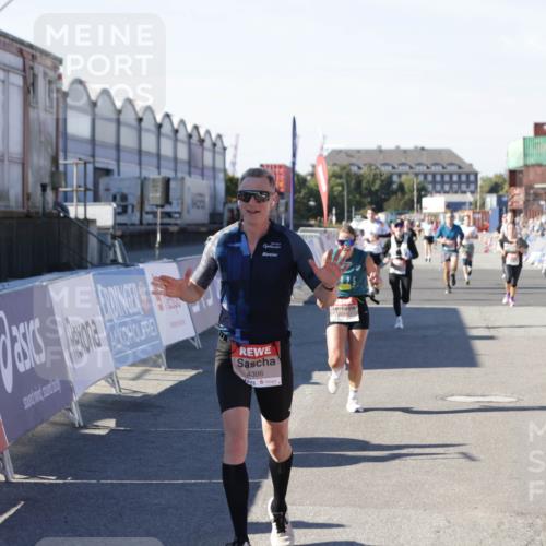 03.10.2025 - Köhlbrandbrückenlauf Jannik Wohlers http://msf.ph/oto/9124668 03.10.2025 13:06:31 Ziel 4015, 4026, 4122, 4124, 4151, 4312, 4396, 4550, 4658, 4659, 5563, 5641, 5970, 6193, 6256 meine-sportfotos.de