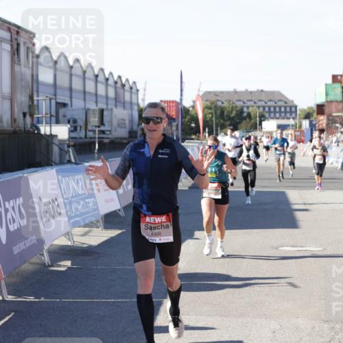 03.10.2025 - Köhlbrandbrückenlauf Jannik Wohlers http://msf.ph/oto/9124673 03.10.2025 13:06:31 Ziel 4015, 4026, 4122, 4124, 4151, 4312, 4396, 4550, 4658, 4659, 5563, 5641, 5970, 6193, 6256 meine-sportfotos.de