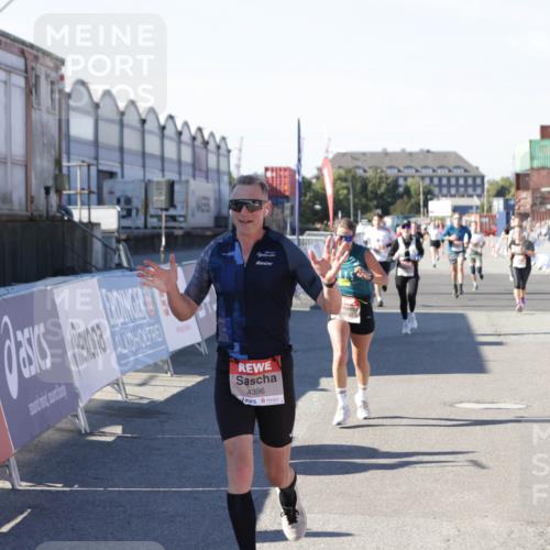 03.10.2025 - Köhlbrandbrückenlauf Jannik Wohlers http://msf.ph/oto/9124678 03.10.2025 13:06:31 Ziel 4015, 4026, 4122, 4124, 4151, 4312, 4396, 4550, 4658, 4659, 5563, 5641, 5970, 6193, 6256 meine-sportfotos.de