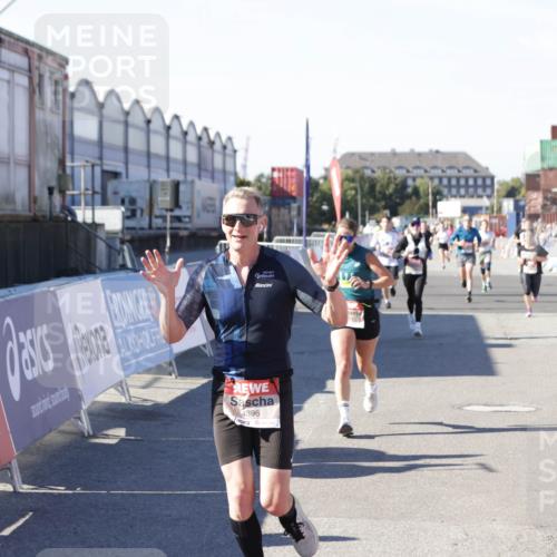 03.10.2025 - Köhlbrandbrückenlauf Jannik Wohlers http://msf.ph/oto/9124684 03.10.2025 13:06:31 Ziel 4015, 4026, 4122, 4124, 4151, 4312, 4396, 4550, 4658, 4659, 5563, 5641, 5970, 6193, 6256 meine-sportfotos.de