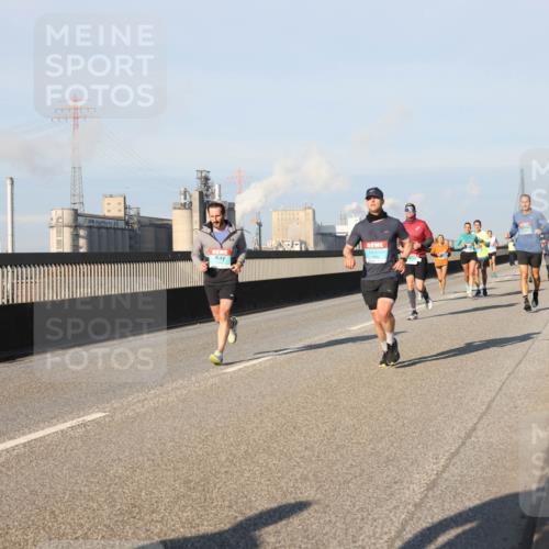 03.10.2025 - Köhlbrandbrückenlauf Lena Gebhardt http://msf.ph/oto/9124687 03.10.2025 09:45:59 Position 2  meine-sportfotos.de