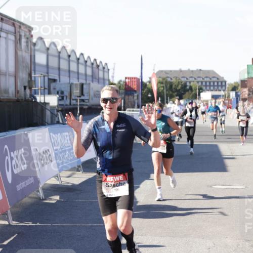 03.10.2025 - Köhlbrandbrückenlauf Jannik Wohlers http://msf.ph/oto/9124688 03.10.2025 13:06:31 Ziel 4015, 4026, 4122, 4124, 4151, 4312, 4396, 4550, 4658, 4659, 5563, 5641, 5970, 6193, 6256 meine-sportfotos.de