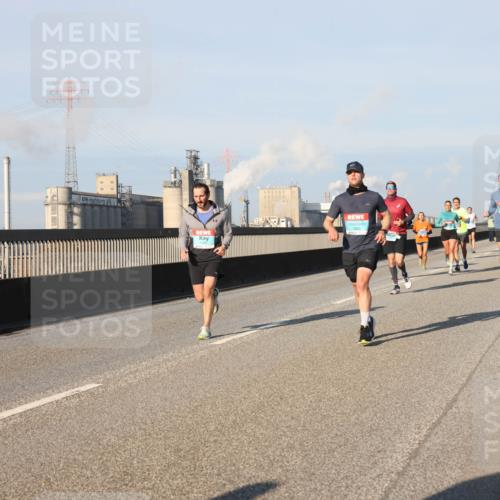 03.10.2025 - Köhlbrandbrückenlauf Lena Gebhardt http://msf.ph/oto/9124692 03.10.2025 09:45:59 Position 2 3820 meine-sportfotos.de
