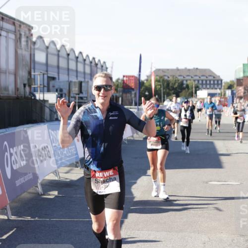 03.10.2025 - Köhlbrandbrückenlauf Jannik Wohlers http://msf.ph/oto/9124697 03.10.2025 13:06:31 Ziel 4015, 4026, 4122, 4124, 4151, 4312, 4396, 4550, 4658, 4659, 5563, 5641, 5970, 6193, 6256 meine-sportfotos.de