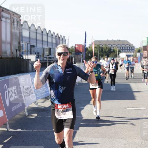 03.10.2025 - Köhlbrandbrückenlauf Jannik Wohlers http://msf.ph/oto/9124700 03.10.2025 13:06:31 Ziel 4015, 4026, 4122, 4124, 4151, 4312, 4396, 4550, 4658, 4659, 5563, 5641, 5970, 6193, 6256 meine-sportfotos.de