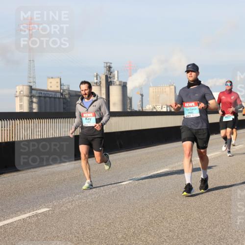 03.10.2025 - Köhlbrandbrückenlauf Lena Gebhardt http://msf.ph/oto/9124701 03.10.2025 09:45:59 Position 2 1380, 3820 meine-sportfotos.de