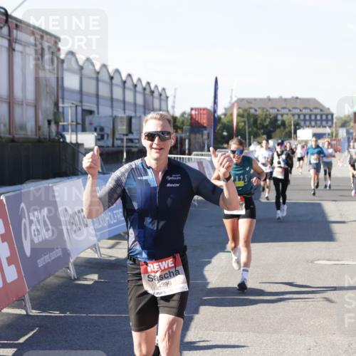 03.10.2025 - Köhlbrandbrückenlauf Jannik Wohlers http://msf.ph/oto/9124703 03.10.2025 13:06:31 Ziel 4015, 4026, 4122, 4124, 4151, 4312, 4396, 4550, 4658, 4659, 5563, 5641, 5970, 6193, 6256 meine-sportfotos.de