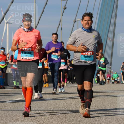 03.10.2025 - Köhlbrandbrückenlauf Strokosch-Dieckow http://msf.ph/oto/9124704 03.10.2025 10:05:58 Position 2 2887, 830, 2612, 2613 meine-sportfotos.de