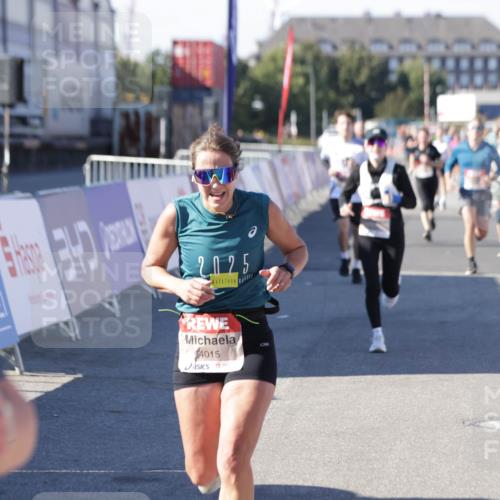 03.10.2025 - Köhlbrandbrückenlauf Jannik Wohlers http://msf.ph/oto/9124714 03.10.2025 13:06:32 Ziel 4015, 4026, 4122, 4124, 4151, 4312, 4396, 4550, 4658, 4659, 5563, 5641, 5970, 6193, 6256 meine-sportfotos.de