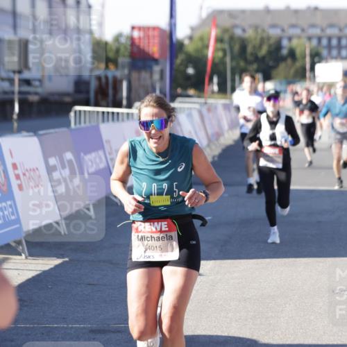 03.10.2025 - Köhlbrandbrückenlauf Jannik Wohlers http://msf.ph/oto/9124719 03.10.2025 13:06:32 Ziel 4015, 4026, 4122, 4124, 4151, 4312, 4396, 4550, 4658, 4659, 5563, 5641, 5970, 6193, 6256 meine-sportfotos.de