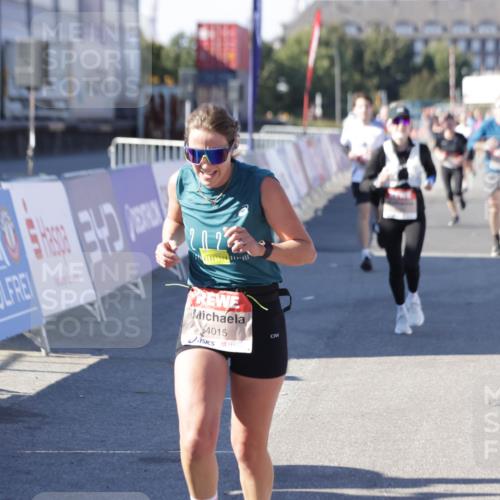 03.10.2025 - Köhlbrandbrückenlauf Jannik Wohlers http://msf.ph/oto/9124725 03.10.2025 13:06:32 Ziel 4015, 4026, 4122, 4124, 4151, 4312, 4396, 4550, 4658, 4659, 5563, 5641, 5970, 6193, 6256 meine-sportfotos.de