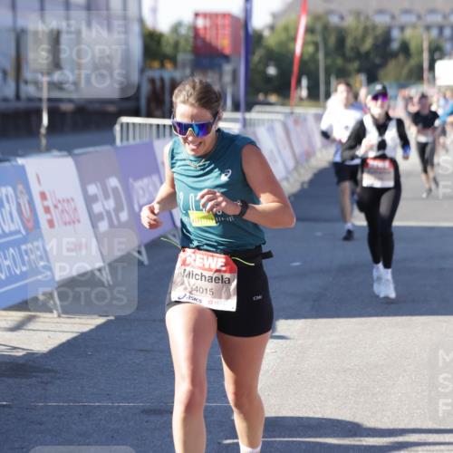 03.10.2025 - Köhlbrandbrückenlauf Jannik Wohlers http://msf.ph/oto/9124728 03.10.2025 13:06:32 Ziel 4015, 4026, 4122, 4124, 4151, 4312, 4396, 4550, 4658, 4659, 5563, 5641, 5970, 6193, 6256 meine-sportfotos.de