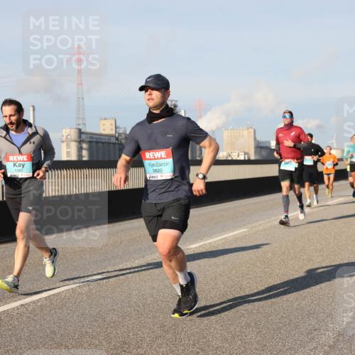 03.10.2025 - Köhlbrandbrückenlauf Lena Gebhardt http://msf.ph/oto/9124729 03.10.2025 09:46:00 Position 2 1380, 3820 meine-sportfotos.de