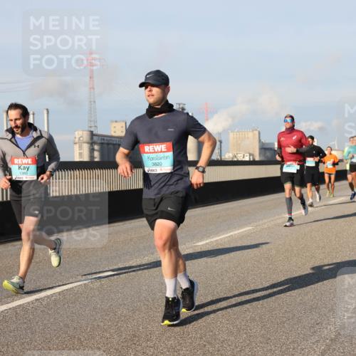 03.10.2025 - Köhlbrandbrückenlauf Lena Gebhardt http://msf.ph/oto/9124734 03.10.2025 09:46:00 Position 2 1380, 3820 meine-sportfotos.de