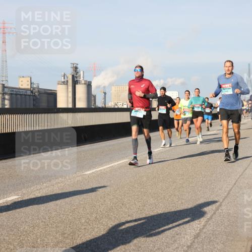03.10.2025 - Köhlbrandbrückenlauf Lena Gebhardt http://msf.ph/oto/9124752 03.10.2025 09:46:01 Position 2  meine-sportfotos.de