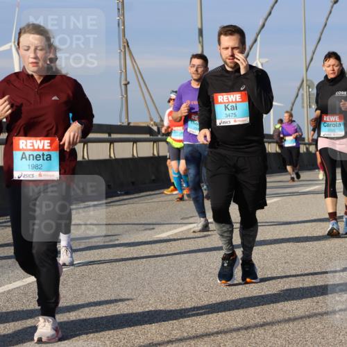 03.10.2025 - Köhlbrandbrückenlauf Strokosch-Dieckow http://msf.ph/oto/9124753 03.10.2025 10:06:04 Position 2 1982, 3475, 2535 meine-sportfotos.de