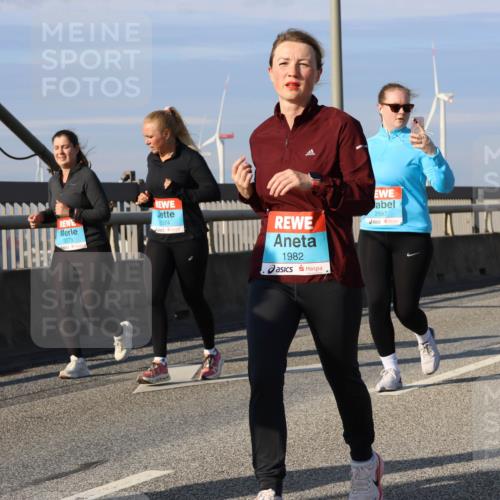 03.10.2025 - Köhlbrandbrückenlauf Strokosch-Dieckow http://msf.ph/oto/9124764 03.10.2025 10:06:05 Position 2 3373, 3374, 1982, 3, 2597 meine-sportfotos.de