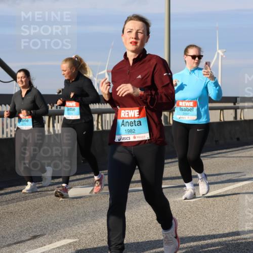 03.10.2025 - Köhlbrandbrückenlauf Strokosch-Dieckow http://msf.ph/oto/9124768 03.10.2025 10:06:05 Position 2 3373, 3374, 1982, 2597, 3475 meine-sportfotos.de