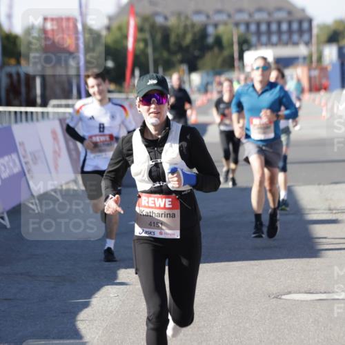 03.10.2025 - Köhlbrandbrückenlauf Jannik Wohlers http://msf.ph/oto/9124781 03.10.2025 13:06:35 Ziel 4015, 4026, 4122, 4124, 4151, 4312, 4396, 4405, 4658, 4659, 5563, 5798, 6061, 6256, 6721 meine-sportfotos.de