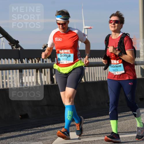 03.10.2025 - Köhlbrandbrückenlauf Strokosch-Dieckow http://msf.ph/oto/9124805 03.10.2025 10:06:11 Position 2 3412, 3413 meine-sportfotos.de