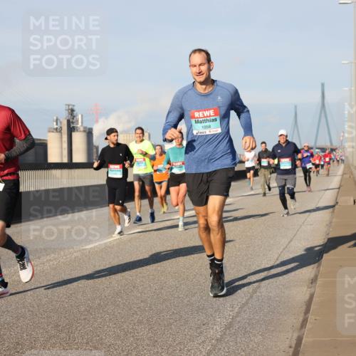 03.10.2025 - Köhlbrandbrückenlauf Lena Gebhardt http://msf.ph/oto/9124813 03.10.2025 09:46:03 Position 2 3118, 1058 meine-sportfotos.de
